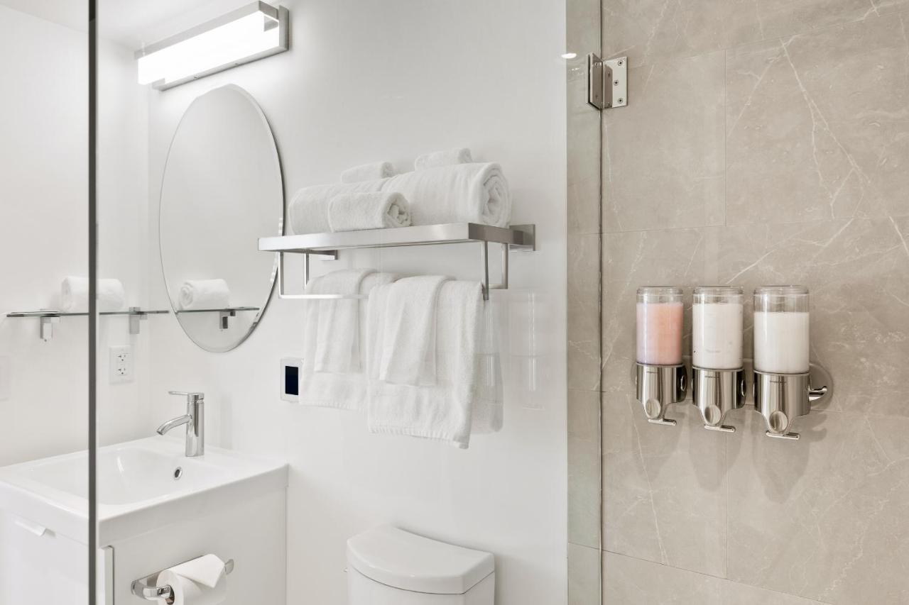 Boutique Room Steps From Downtown Mall Rose Jean Room 3 شارلوتسفيل، فيرجينيا المظهر الخارجي الصورة