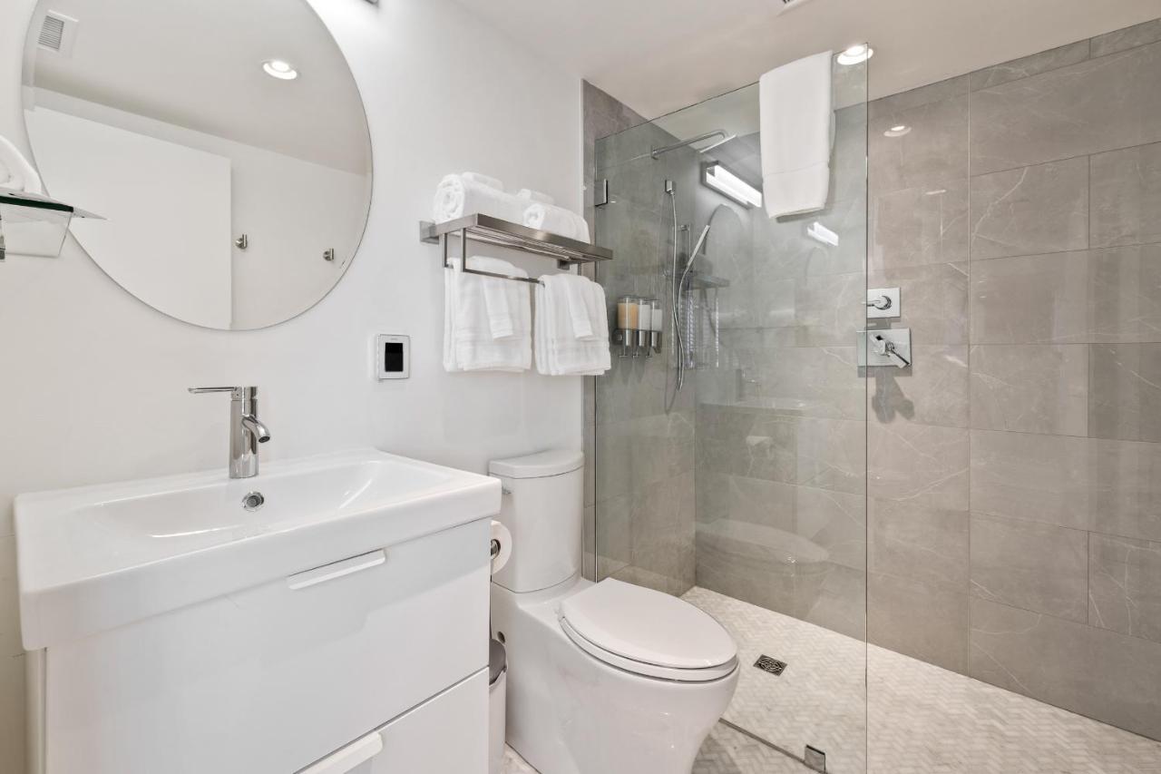 Boutique Room Steps From Downtown Mall Rose Jean Room 3 شارلوتسفيل، فيرجينيا المظهر الخارجي الصورة